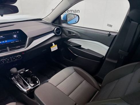 New 2026 Chevrolet Trax LT image 24