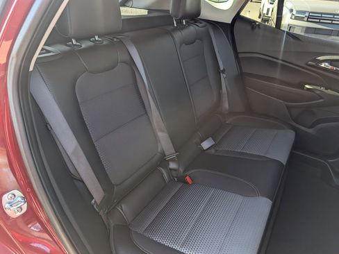 Used 2025 Chevrolet Trax LT FWD image 13