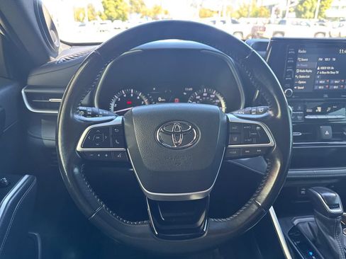 Used 2022 Toyota Highlander XSE AWD/4WD image 14