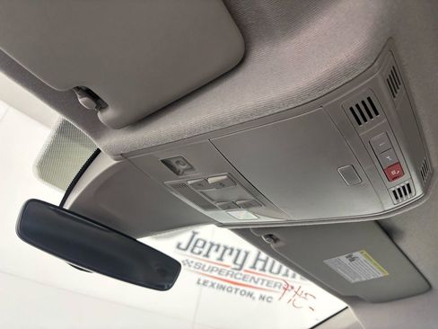 Used 2024 Volkswagen Tiguan S image 17