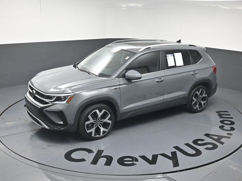 Used 2022 Volkswagen Taos SEL w/ Panoramic Sunroof Package AWD/4WD image 28