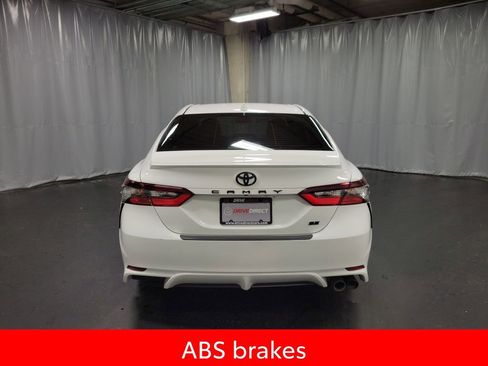 Used 2023 Toyota Camry SE image 7