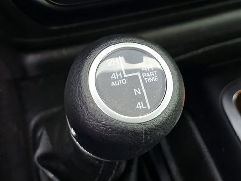 Used 2023 Jeep Gladiator Sport AWD/4WD image 9