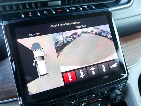 Used 2023 Jeep Grand Cherokee Summit w/ Luxury Tech Group V image 17