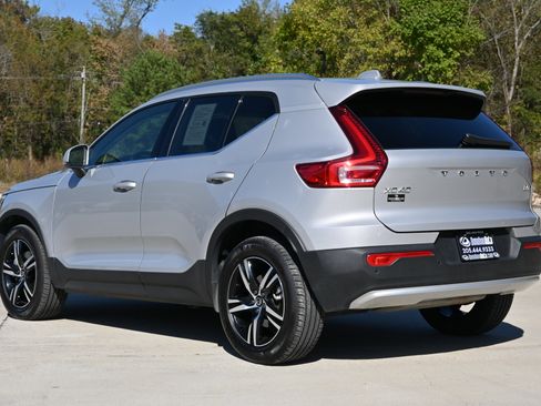 Used 2025 Volvo XC40 B5 Core image 7