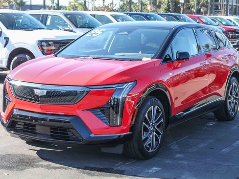 Used 2025 Cadillac Optiq Sport 2 w/ LPO, Floor Liner Package image 3