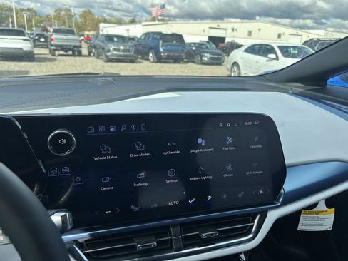 New 2026 Chevrolet Equinox EV LT FWD image 17