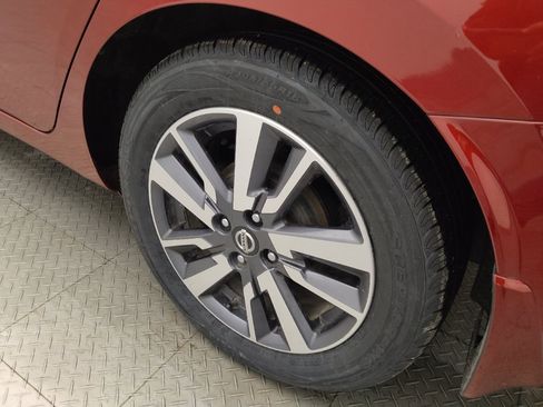 Used 2020 Nissan Versa SV FWD image 31