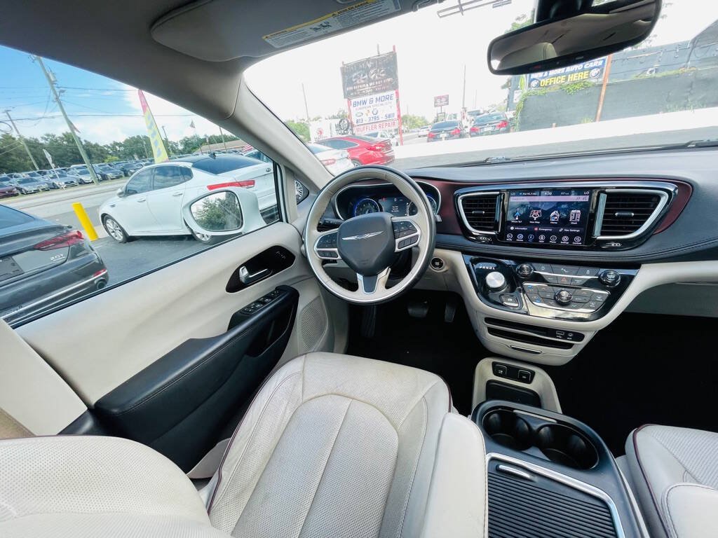 Used 2020 Chrysler Pacifica Limited FWD image 16