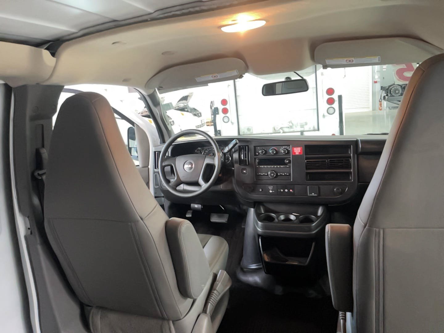 Used 2025 GMC Savana 3500 Extended RWD image 13