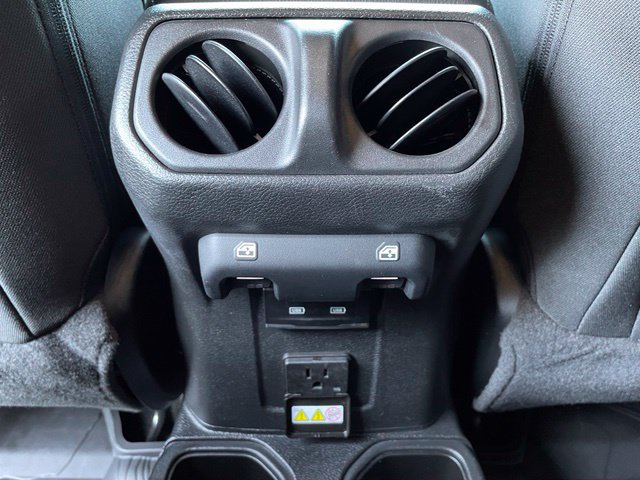 Used 2023 Jeep Wrangler Unlimited Rubicon AWD/4WD image 22