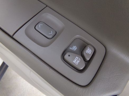 Used 2003 Cadillac De Ville Sedan w/ Comfort & Convenience Package image 79