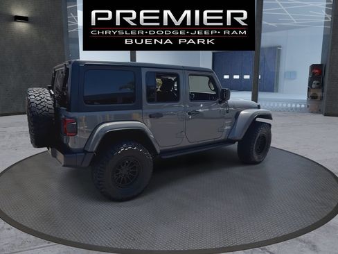 Used 2022 Jeep Wrangler Unlimited Sahara AWD/4WD image 8