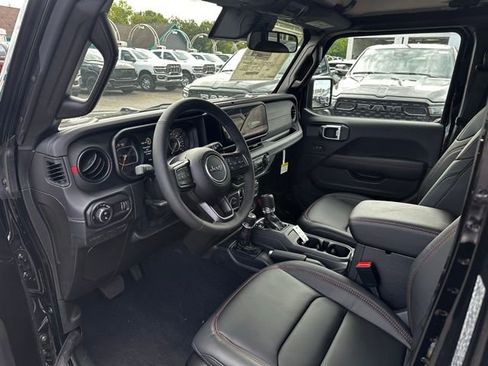 New 2025 Jeep Gladiator Rubicon w/ Convenience Group image 17