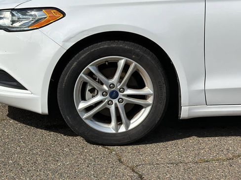 Used 2018 Ford Fusion SE w/ Fusion SE Technology Package FWD image 9