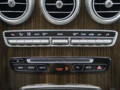 Used 2019 Mercedes-Benz GLC 300 w/ Parking Assistance Package image 22