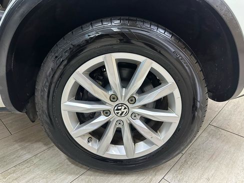 Used 2015 Volkswagen Touareg Sport AWD/4WD image 31