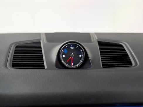 Used 2022 Porsche Cayenne Platinum Edition image 24