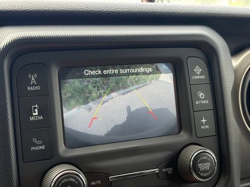 Used 2019 Jeep Wrangler Sport AWD/4WD image 14