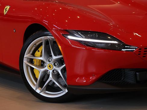 Certified 2024 Ferrari Roma RWD image 9