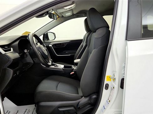 Certified 2022 Toyota RAV4 LE image 25
