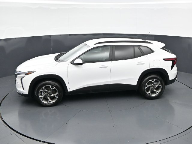 Used 2025 Chevrolet Trax LT FWD image 35