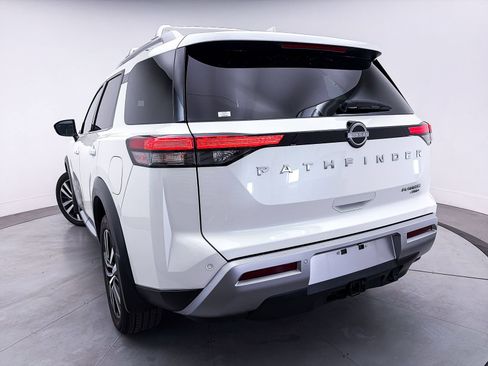 Used 2024 Nissan Pathfinder Platinum w/ Cargo Package image 11