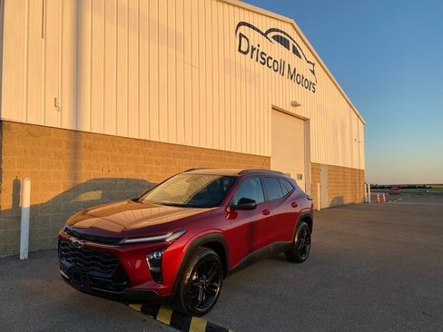 Used 2024 Chevrolet Trax ACTIV w/ Sunroof Package image 2