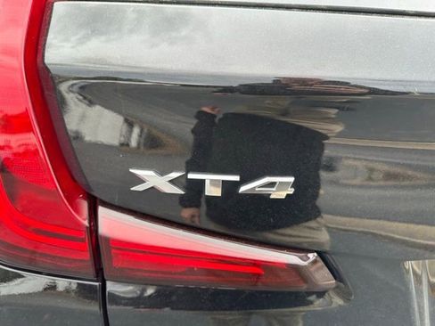 Used 2024 Cadillac XT4 Premium Luxury image 9