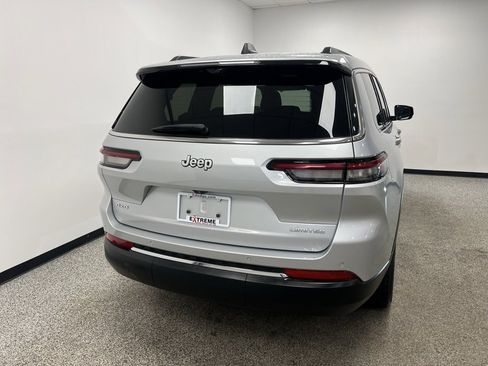 Used 2024 Jeep Grand Cherokee L Limited w/ Luxury Tech Group II image 7