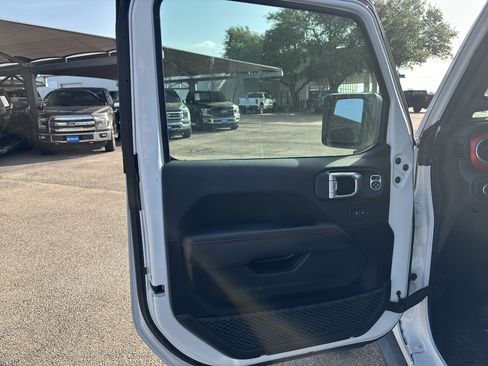 Used 2022 Jeep Gladiator Rubicon w/ LED Lighting Group AWD/4WD image 10