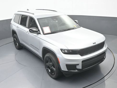 Used 2023 Jeep Grand Cherokee L Laredo RWD image 54