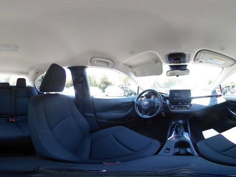 Used 2025 Toyota Corolla LE FWD image 40