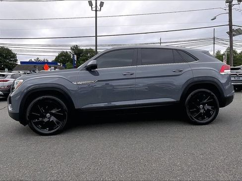 Used 2024 Volkswagen Atlas Cross Sport SE AWD/4WD image 3
