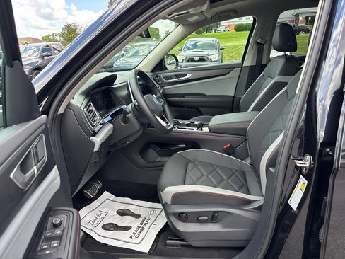 Used 2026 Volkswagen Atlas Peak Edition AWD/4WD image 15