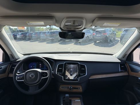 Used 2024 Volvo XC90 T8 Plus w/ Protection Package Premier AWD/4WD image 9