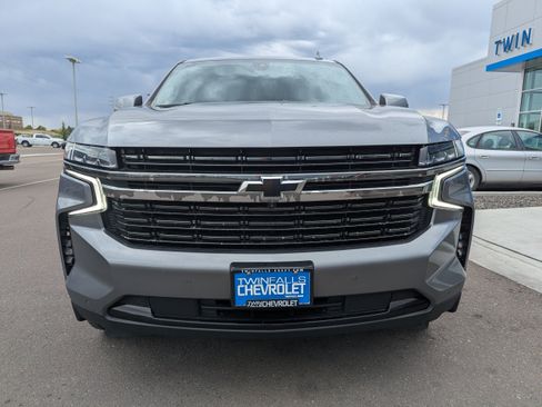 Used 2022 Chevrolet Suburban RST w/ Luxury Package AWD/4WD image 5