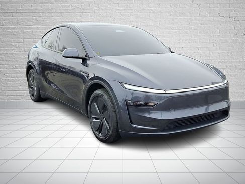 Used 2026 Tesla Model Y 2WD image 3