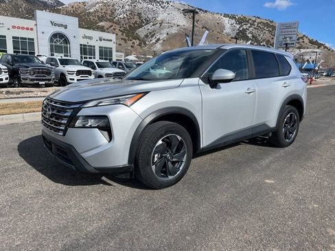 Used 2025 Nissan Rogue SV image 8