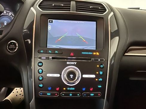 Used 2017 Ford Explorer Platinum AWD/4WD image 24