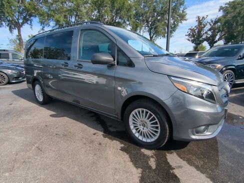 Used 2023 Mercedes-Benz Metris Passenger image 1