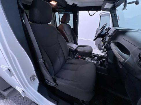 Used 2016 Jeep Wrangler Unlimited Sport w/ Connectivity Group AWD/4WD image 31