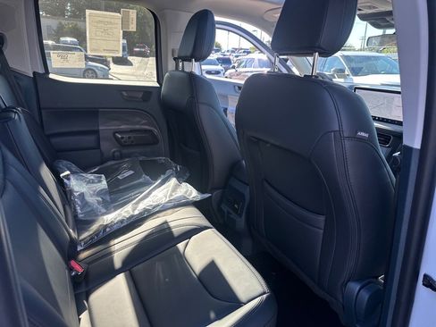 New 2025 Ford Maverick Lariat w/ Black Appearance Package image 45