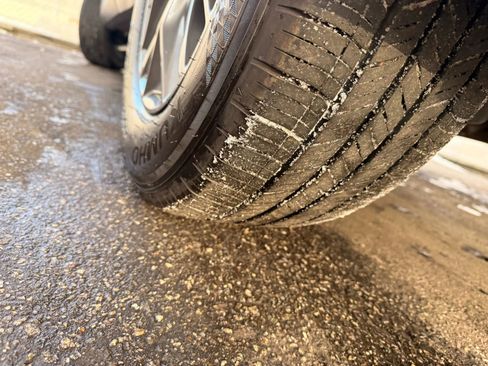 Used 2023 Nissan Rogue S image 88