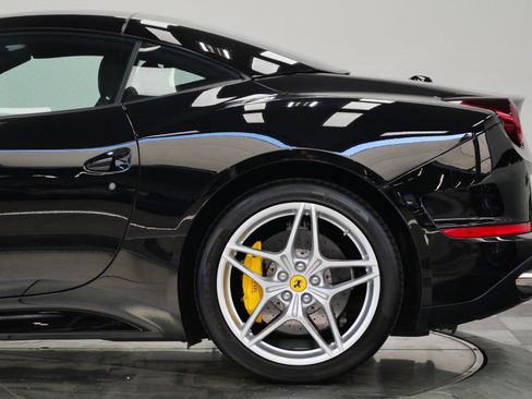 Used 2015 Ferrari California T RWD image 50