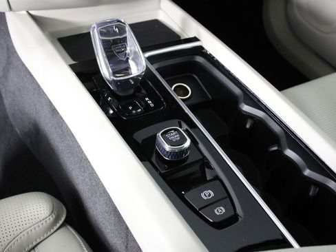 New 2026 Volvo XC60 B5 Ultra w/ Climate Package AWD/4WD image 7