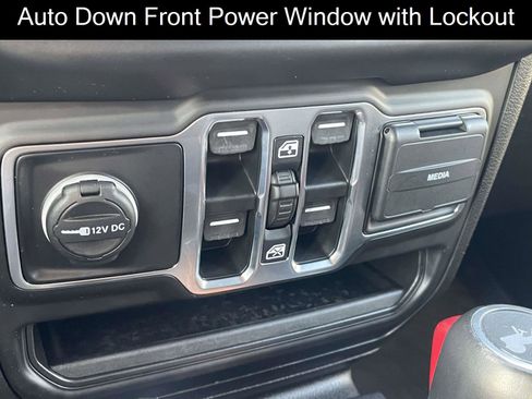 Used 2021 Jeep Wrangler Unlimited Sahara image 5