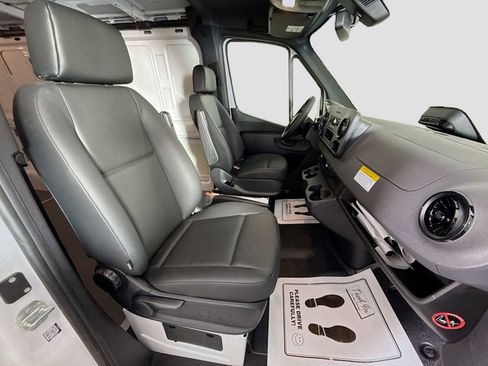 Used 2026 Mercedes-Benz Sprinter 4500 image 25