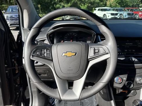 Used 2019 Chevrolet Trax LT w/ LT Convenience Package AWD/4WD image 14
