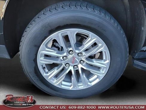Used 2024 GMC Yukon SLT AWD/4WD image 6